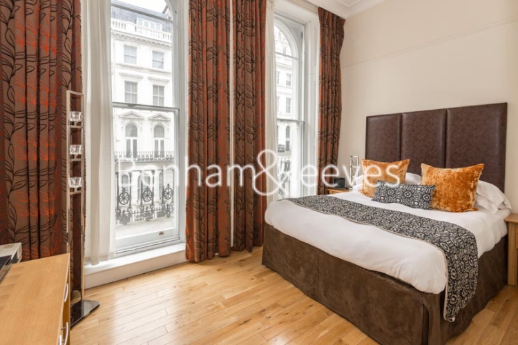 3 bedrooms flat to rent in Prince of Wales Terrace, Kensington, W8-image 3