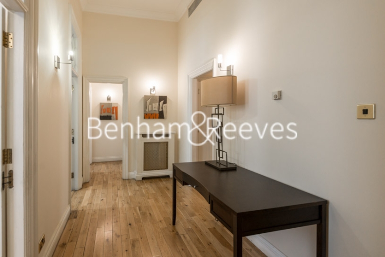3 bedrooms flat to rent in Prince of Wales Terrace, Kensington, W8-image 5