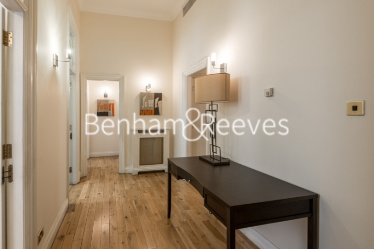 3  bedrooms flat to rent in Prince of Wales Terrace, Kensington, W8-image 5