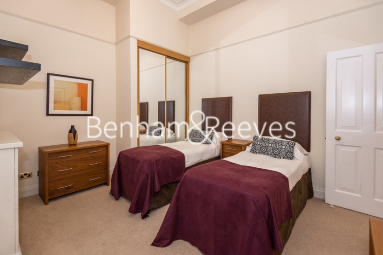 3 bedrooms flat to rent in Prince of Wales Terrace, Kensington, W8-image 8