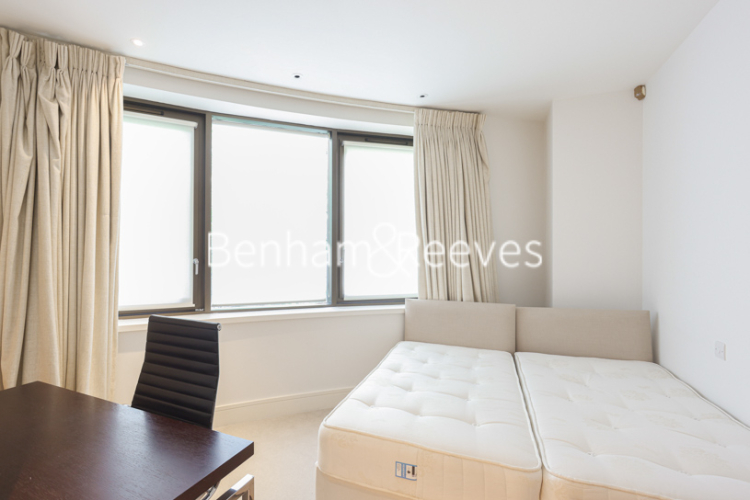 3  bedrooms flat to rent in Thornwood Gardens, Kensington, W8-image 11