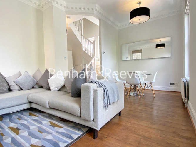 2  bedrooms flat to rent in Courtfield Road, South Kensington, SW7-image 1