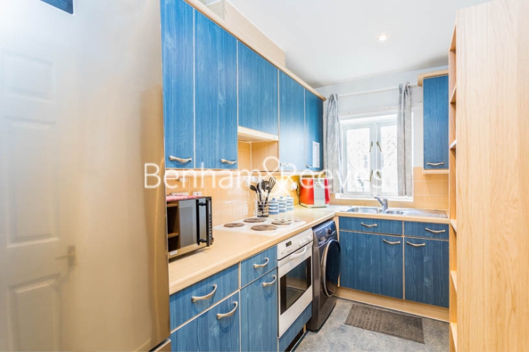 1  bedroom flat to rent in Ashmore House, Russell Road, W14-image 2