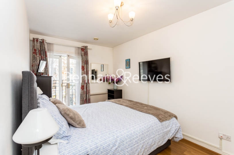 1 bedroom flat to rent in Ashmore House, Russell Road, W14-image 3