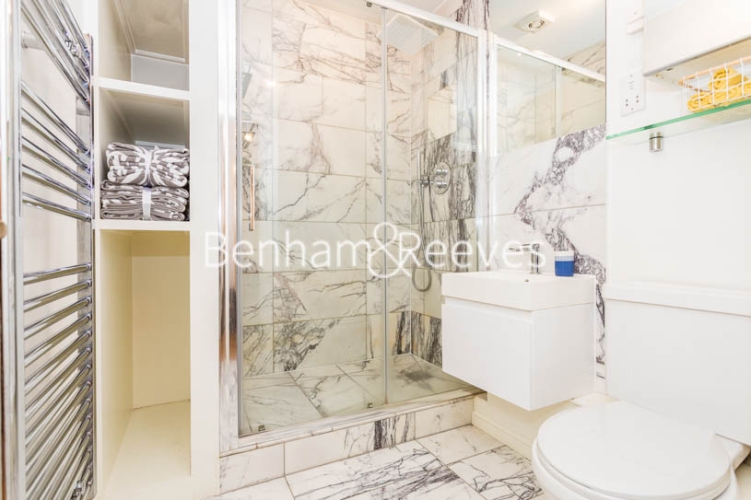 1 bedroom flat to rent in Ashmore House, Russell Road, W14-image 9