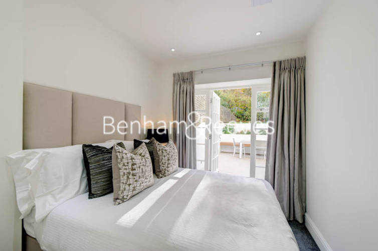 4  bedrooms flat to rent in Lexham Gardens, Kensington, W8-image 12