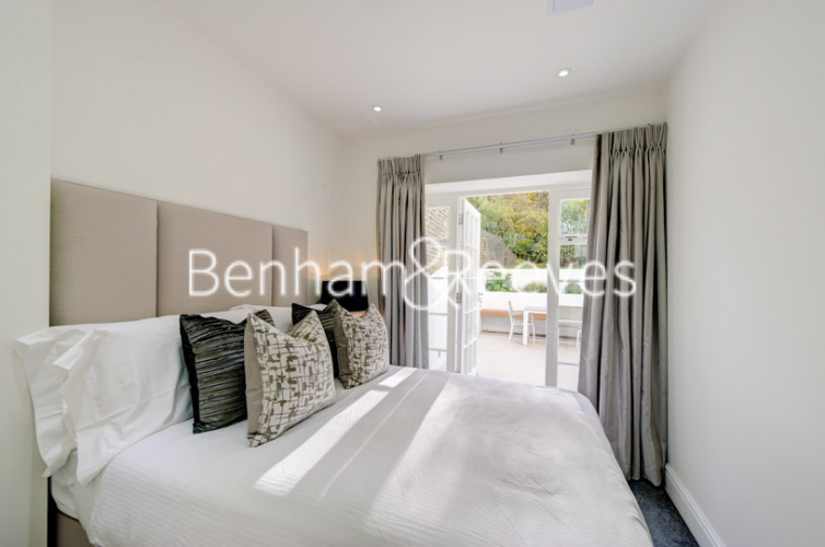 4  bedrooms flat to rent in Lexham Gardens, Kensington, W8-image 14