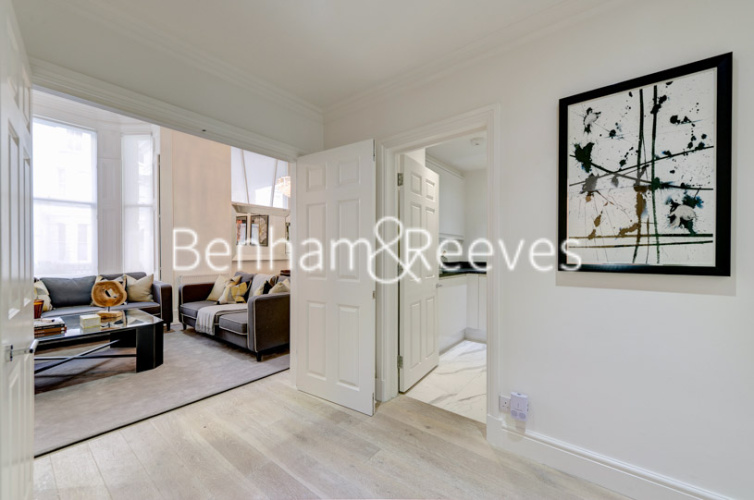 4  bedrooms flat to rent in Lexham Gardens, Kensington, W8-image 17