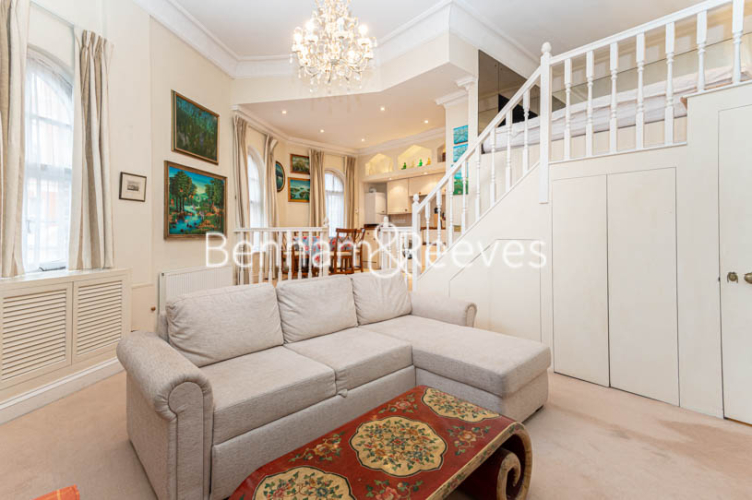 Studio flat to rent in Kensington Court Mews, Kensington, W8-image 1