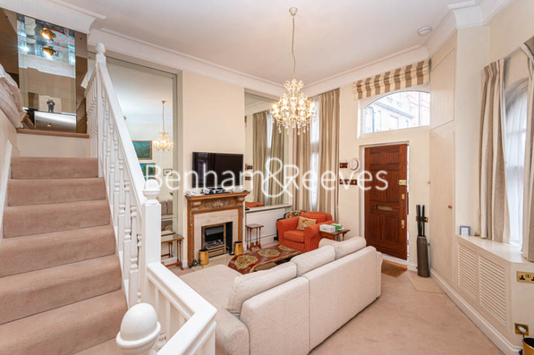 Studio flat to rent in Kensington Court Mews, Kensington, W8-image 7