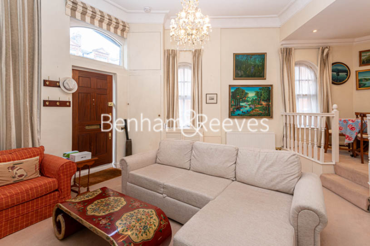 Studio flat to rent in Kensington Court Mews, Kensington, W8-image 10