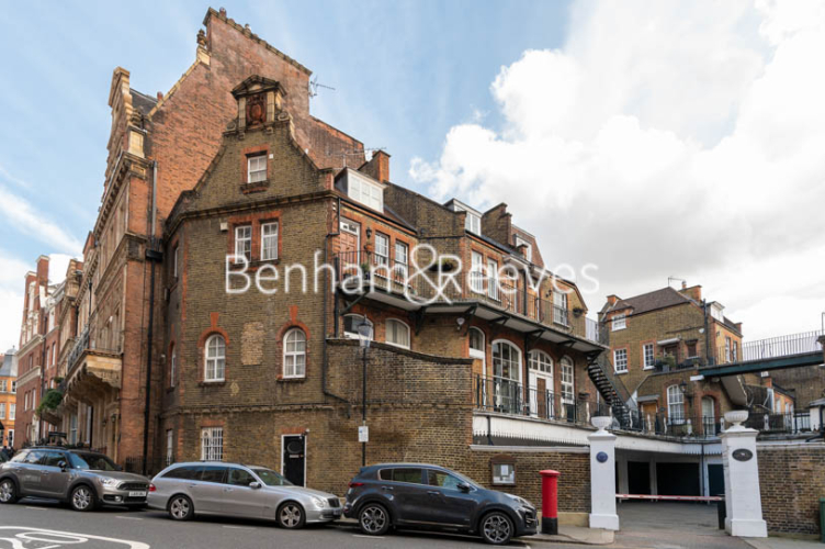 Studio flat to rent in Kensington Court Mews, Kensington, W8-image 12