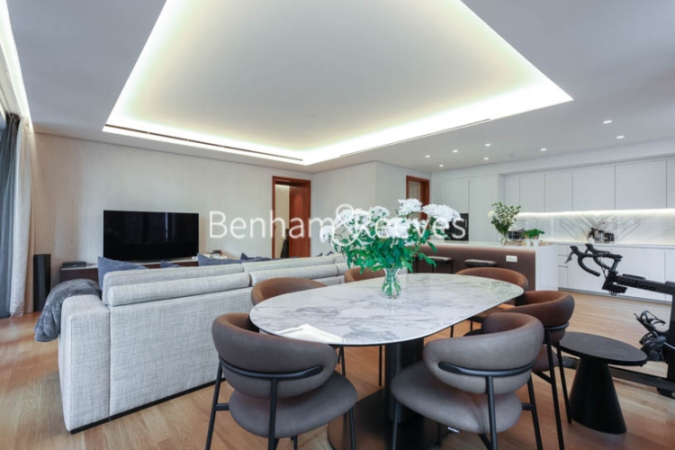 2 bedrooms flat to rent in Lancer Square, Kensington, W8-image 3