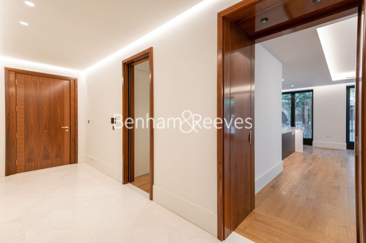 2 bedrooms flat to rent in Lancer Square, Kensington, W8-image 9