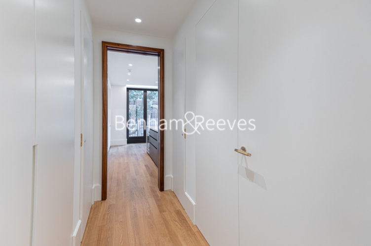 2 bedrooms flat to rent in Lancer Square, Kensington, W8-image 15