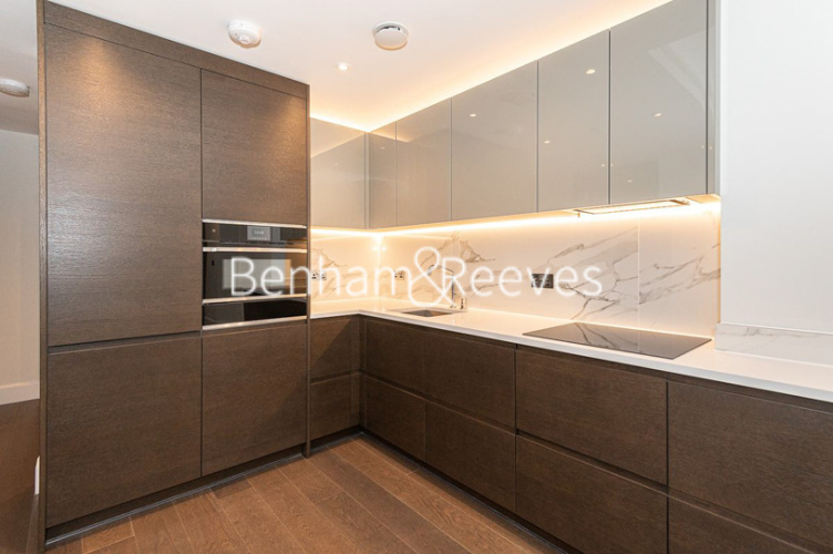 1 bedroom flat to rent in Sherrin House, Royal Warwick Square, W14-image 2