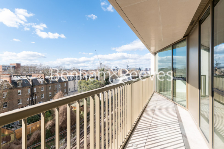 4  bedrooms house to rent in Sherrin House, Royal Warwick Square, W14-image 5