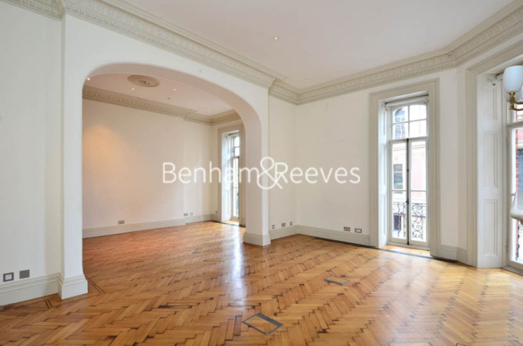 4  bedrooms flat to rent in Albert Mansions, Kensington Gore, SW7-image 1