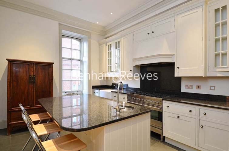 4  bedrooms flat to rent in Albert Mansions, Kensington Gore, SW7-image 2
