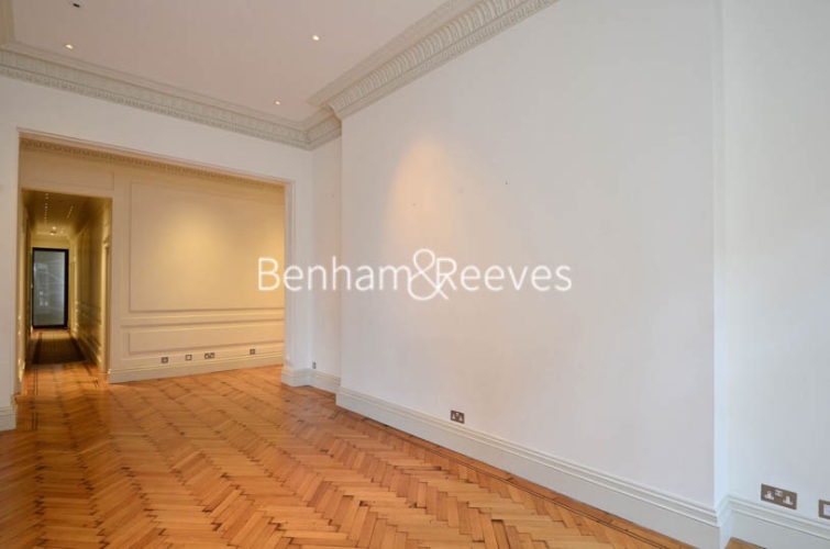 4 bedrooms flat to rent in Albert Mansions, Kensington Gore, SW7-image 6