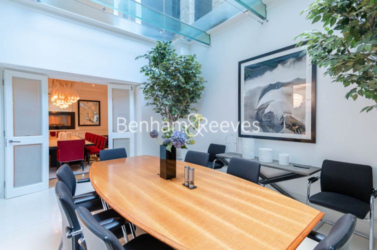 4 bedrooms flat to rent in Queens Gate Terrace, Kensington, SW7-image 11