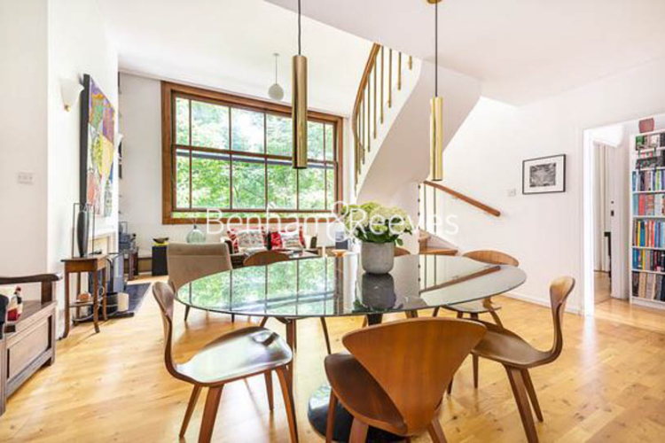 2  bedrooms flat to rent in Palace Gate, Kensington, W8-image 2