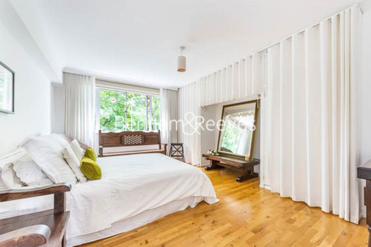 2 bedrooms flat to rent in Palace Gate, Kensington, W8-image 4