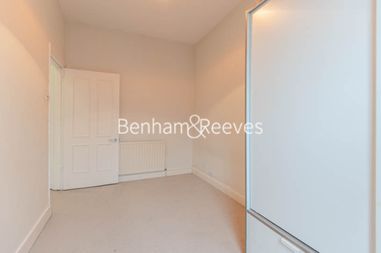 1 bedroom flat to rent in Charleville Road, Kensington, W14-image 4