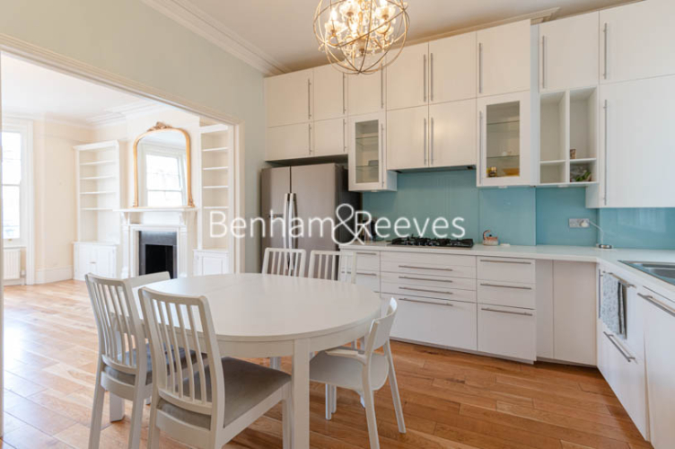 3 bedrooms flat to rent in Abingdon Road, Kensington, W8-image 2