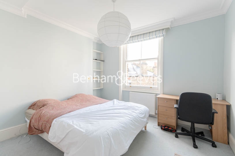 3 bedrooms flat to rent in Abingdon Road, Kensington, W8-image 3