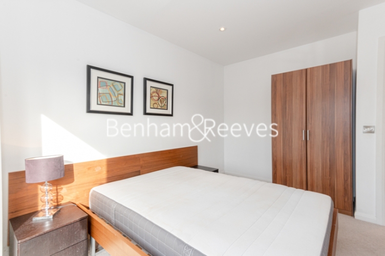 1 bedroom flat to rent in Avonmore Road, Kensington, W14-image 3