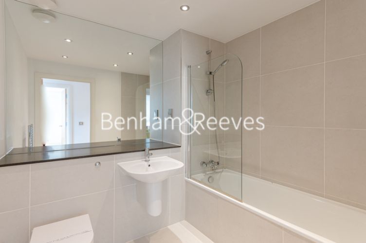 1 bedroom flat to rent in Avonmore Road, Kensington, W14-image 4