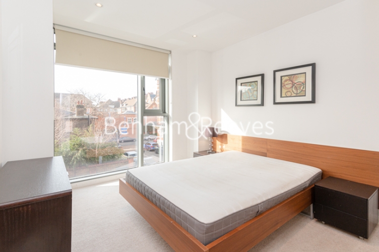 1 bedroom flat to rent in Avonmore Road, Kensington, W14-image 9