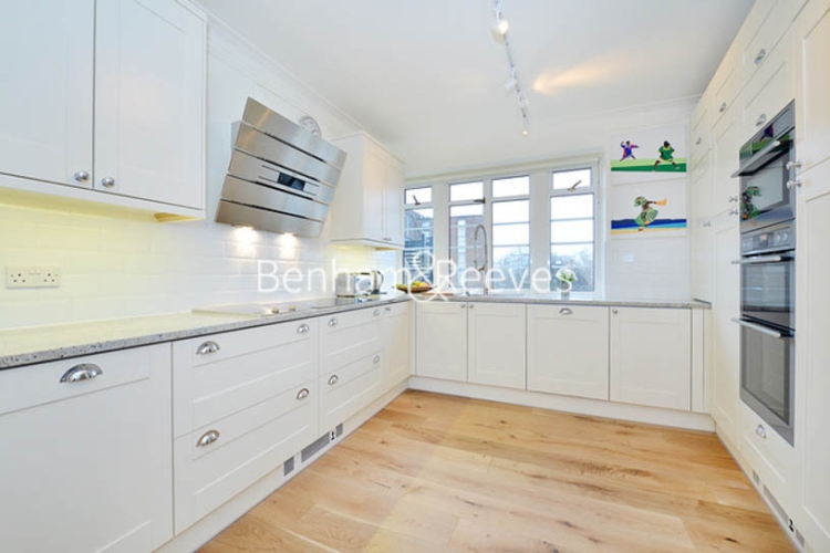 2  bedrooms flat to rent in Vicarage Court, Kensington, W8-image 2
