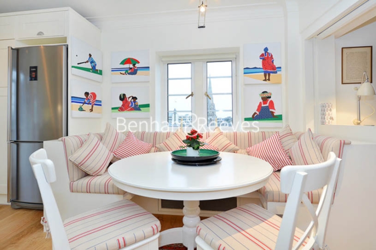 2 bedrooms flat to rent in Vicarage Court, Kensington, W8-image 8