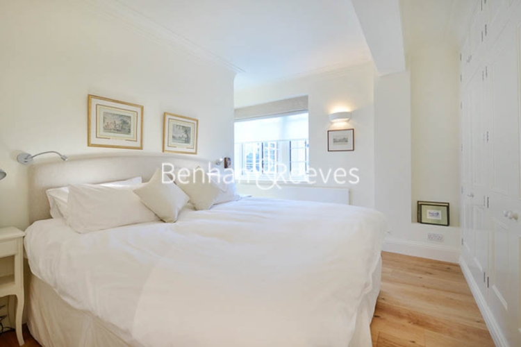 2  bedrooms flat to rent in Vicarage Court, Kensington, W8-image 9