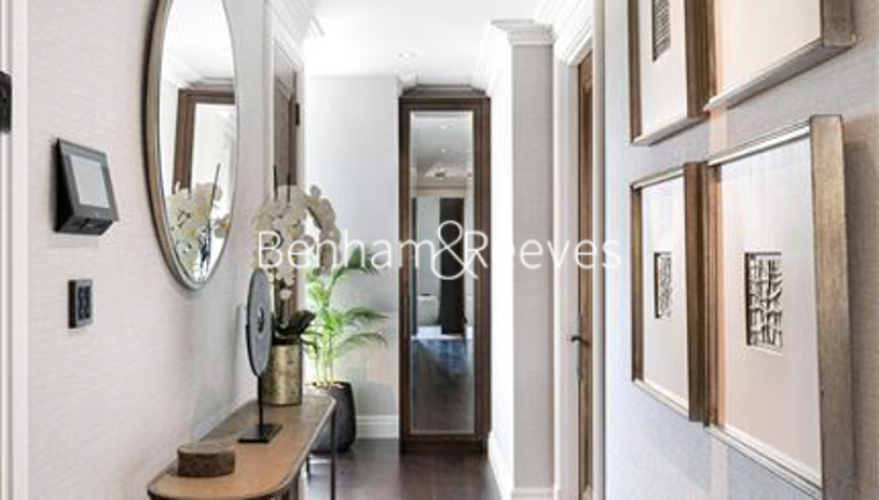 3 bedrooms flat to rent in Prince of Wales Terrace, Kensington, W8-image 9