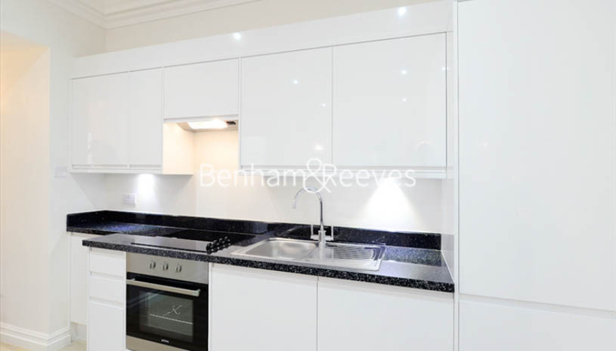 1  bedroom flat to rent in Somerset Court, Kensington, W8-image 2