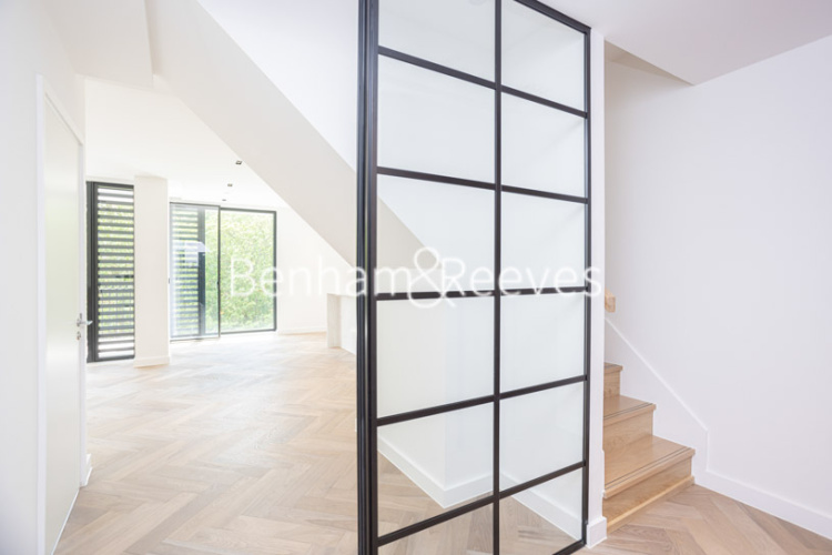 2  bedrooms flat to rent in Cluny Mews, Kensington, SW5-image 9