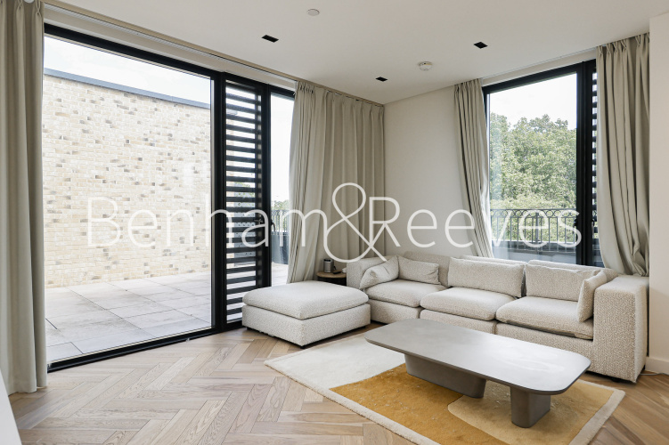 3 bedrooms flat to rent in Cluny Mews, Kensington, SW5-image 1