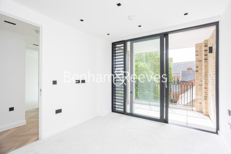 3 bedrooms flat to rent in Cluny Mews, Kensington, SW5-image 2