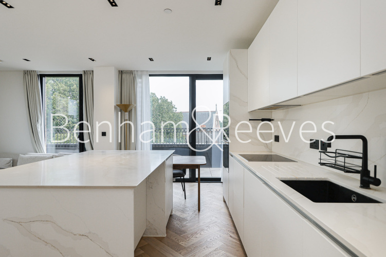 3  bedrooms flat to rent in Cluny Mews, Kensington, SW5-image 2