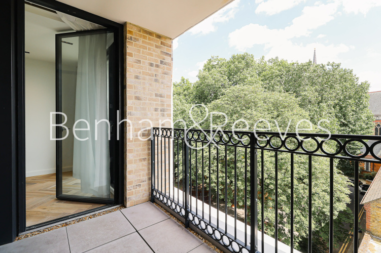 3  bedrooms flat to rent in Cluny Mews, Kensington, SW5-image 5