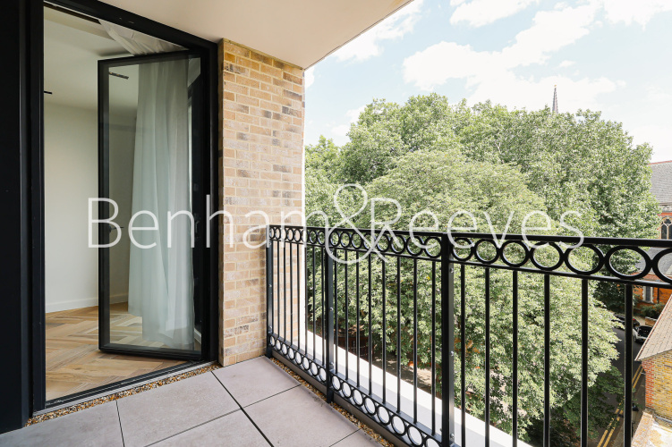 3 bedrooms flat to rent in Cluny Mews, Kensington, SW5-image 5