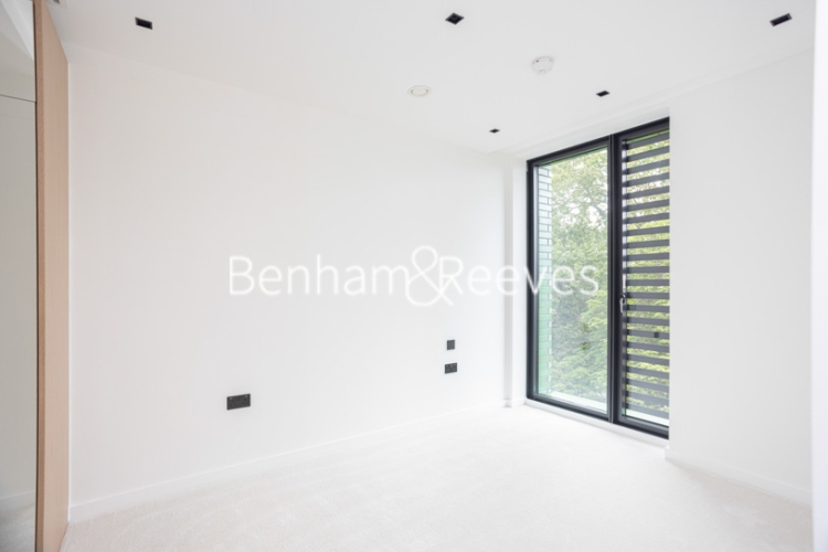 3 bedrooms flat to rent in Cluny Mews, Kensington, SW5-image 7