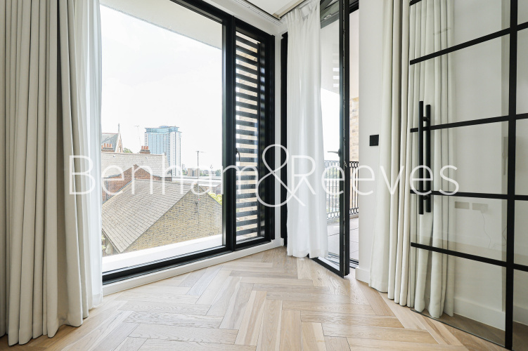 3 bedrooms flat to rent in Cluny Mews, Kensington, SW5-image 11