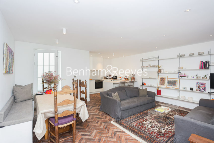 4  bedrooms house to rent in Albert Mews, Kensington, W8-image 1