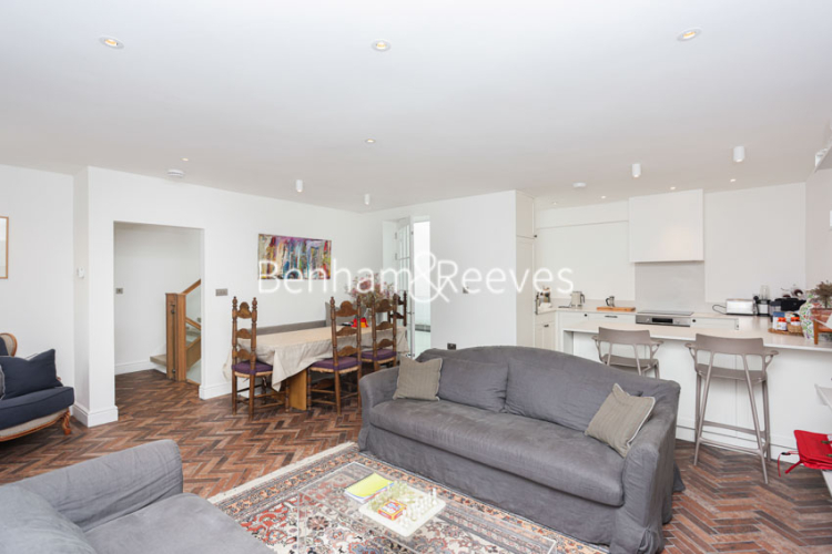 4  bedrooms house to rent in Albert Mews, Kensington, W8-image 6