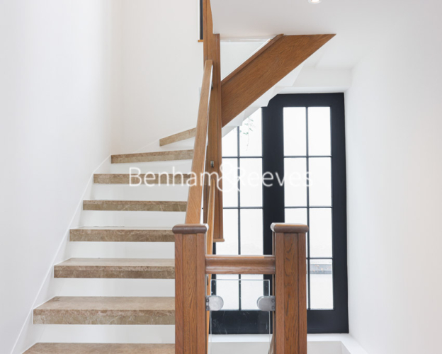 4  bedrooms house to rent in Albert Mews, Kensington, W8-image 9
