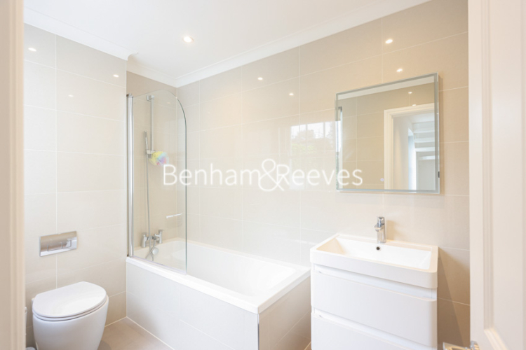 4  bedrooms house to rent in Albert Mews, Kensington, W8-image 11
